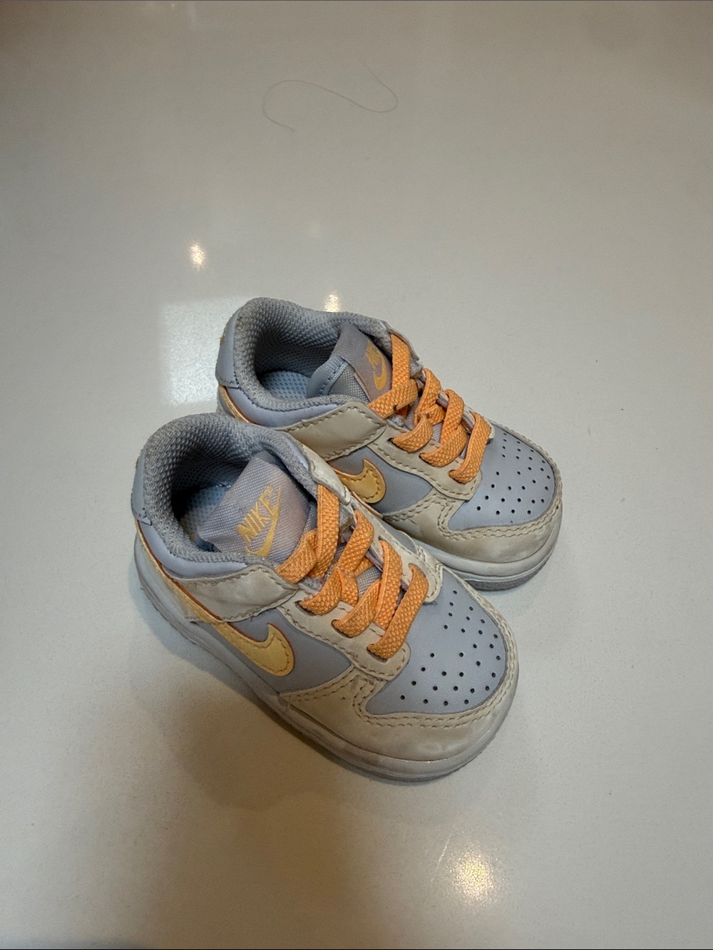 Nike Kids Low-Top Sneakers in Light Gray and Peach-Orange